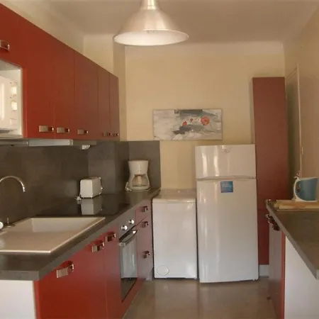F2 Avec Terrasse, Parking Et Wifi, Animaux Acceptes, Proche Amelie-les-bains. - Fr-1-703-13 Lägenhet *