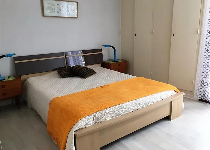 F2 Avec Terrasse, Parking Et Wifi, Animaux Acceptes, Proche Amelie-les-bains. - Fr-1-703-13 *